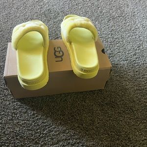 Women Ugg slides